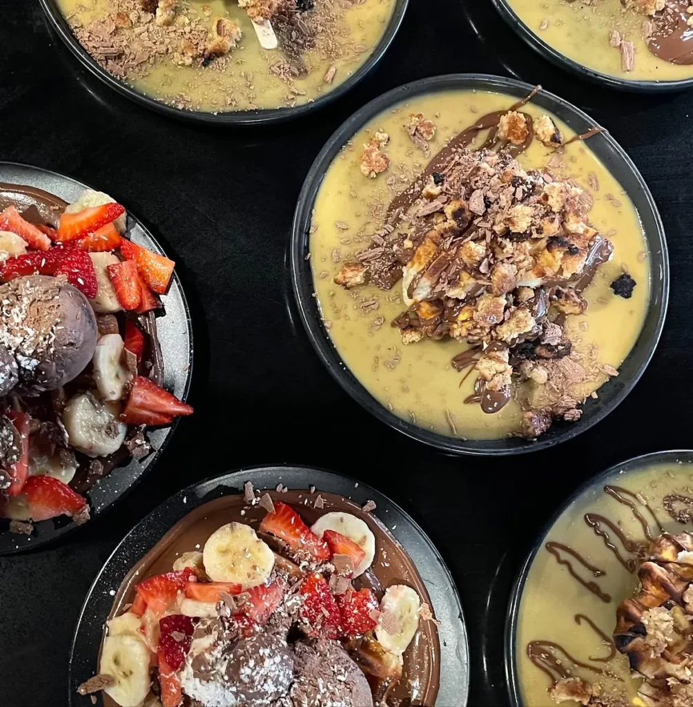 Nutella and crumble dessert pizzas